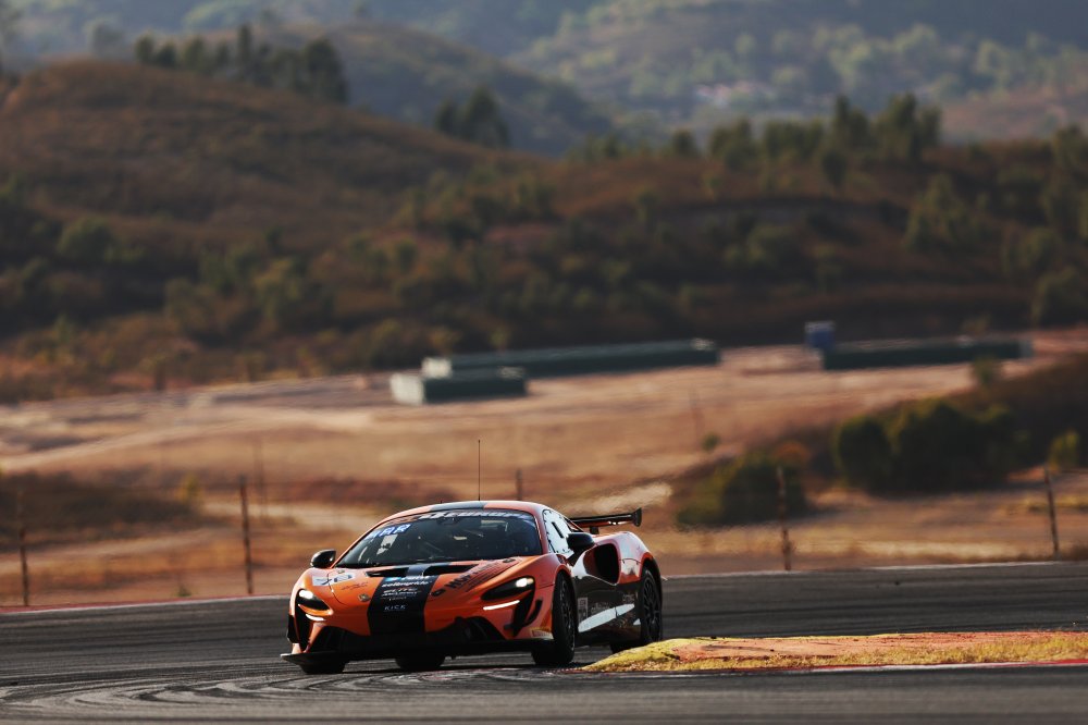 Cresswell e Gabbay dominam qualificações do GT4 European Series em Portimão