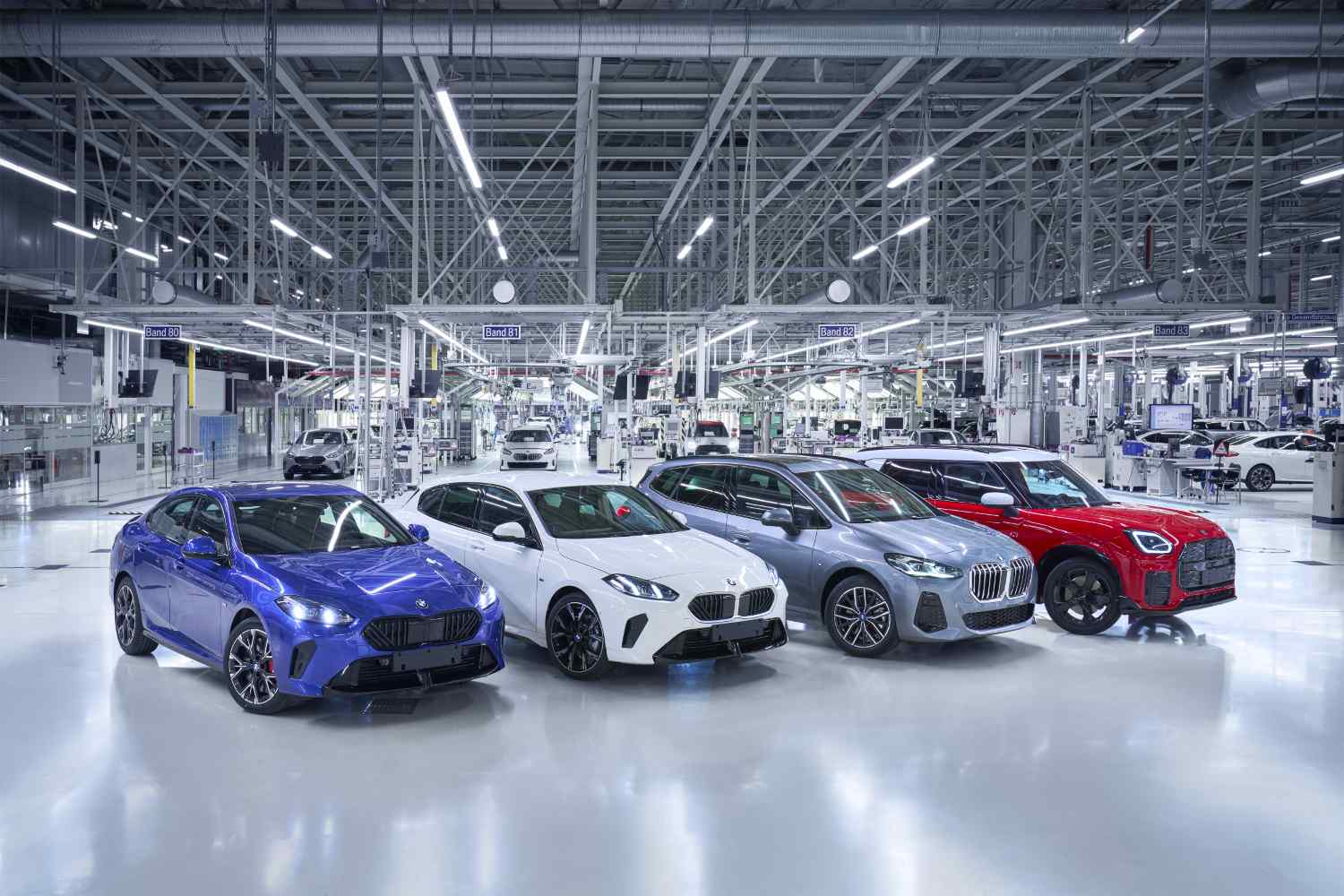 BMW corta gama e prepara novo elétrico compacto