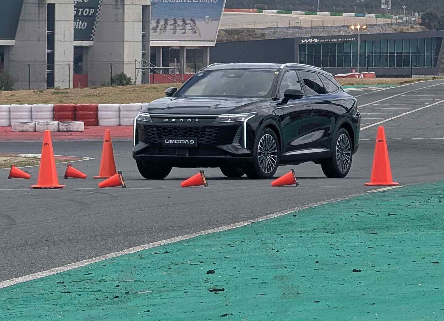 Omoda 9 em ‘casa’ no Circuito de Portimão