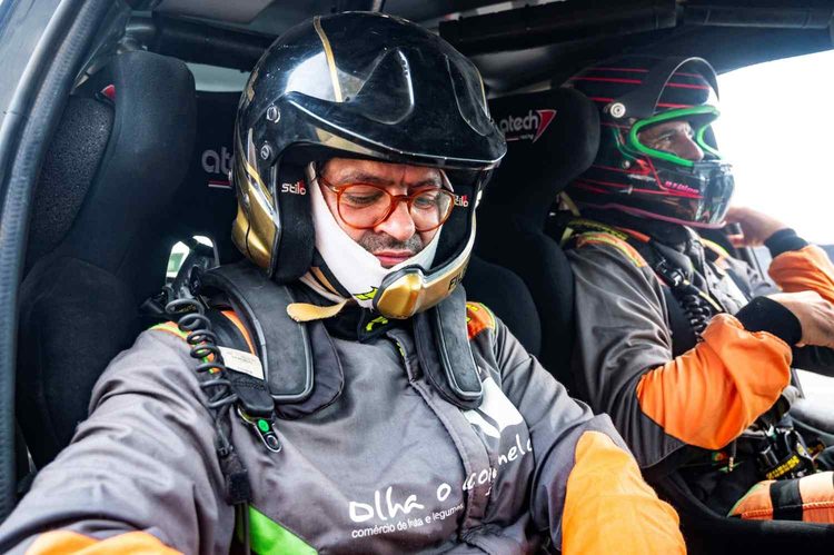 Ricardo Filipe abandona o Rali do Algarve após acidente: “o mais importante é que o Filipe Carvalho está bem”