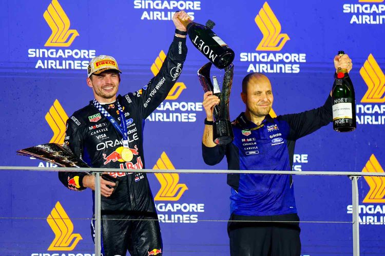 Max Verstappen vence em Singapura e destaca pódio especial com Gianpiero Lambiase: “pode ser o último”