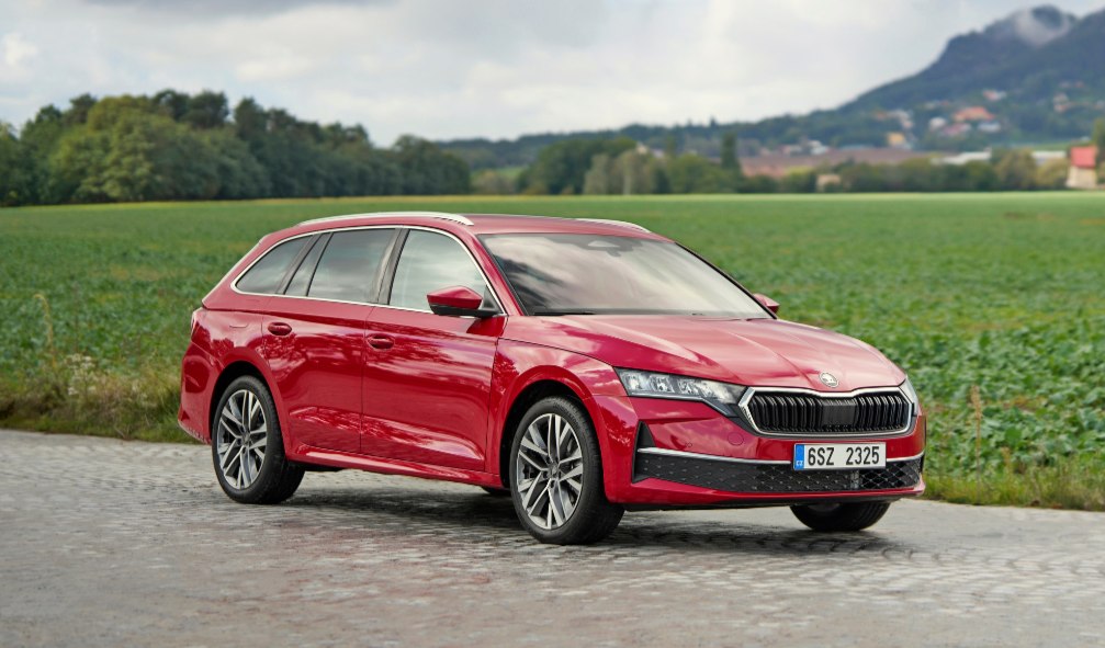 Skoda Octavia estreia motorizações HEV