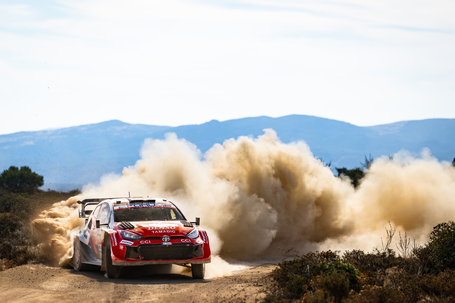 WRC, Rali da Sardenha, PEC13: Oliver Solberg termina dia na liderança, contas do título em aberto